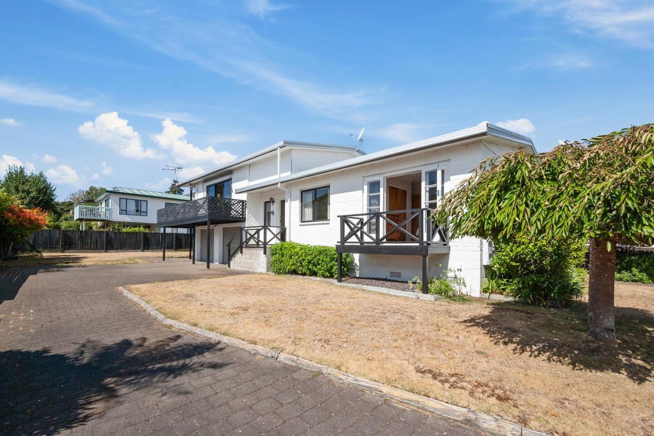 Lake Vista At Two Mile Bay- Taupo Central Home Exterior photo